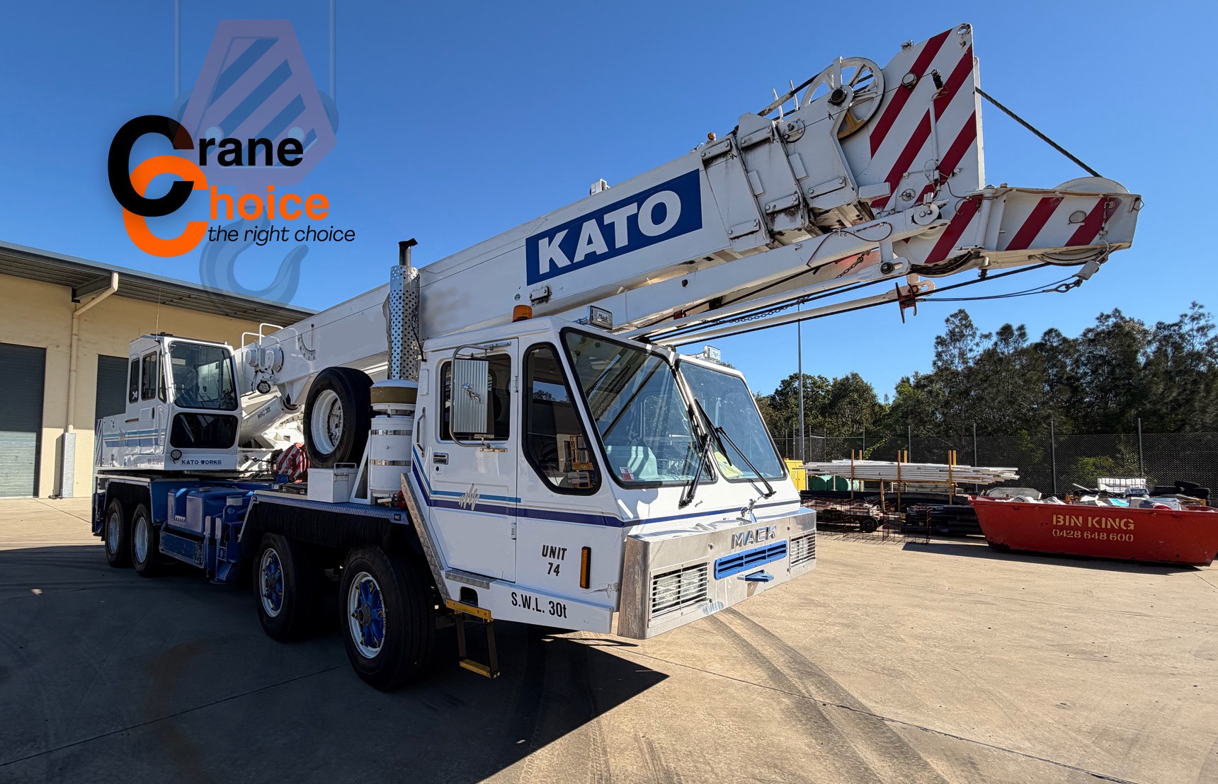 995 KATO NK-300E-V for sale on Australian Mack carrier – 30 tonne hydraulic truck crane